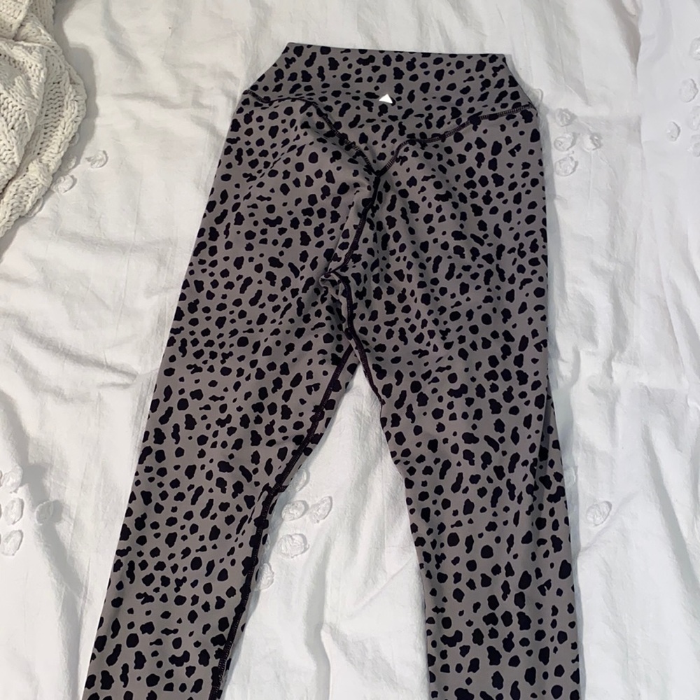 balance athletica snow leapord leggings small